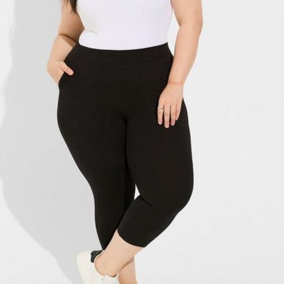 Torrid Capri Signature Waist Legging, Pocket - Picture 1 of 5
